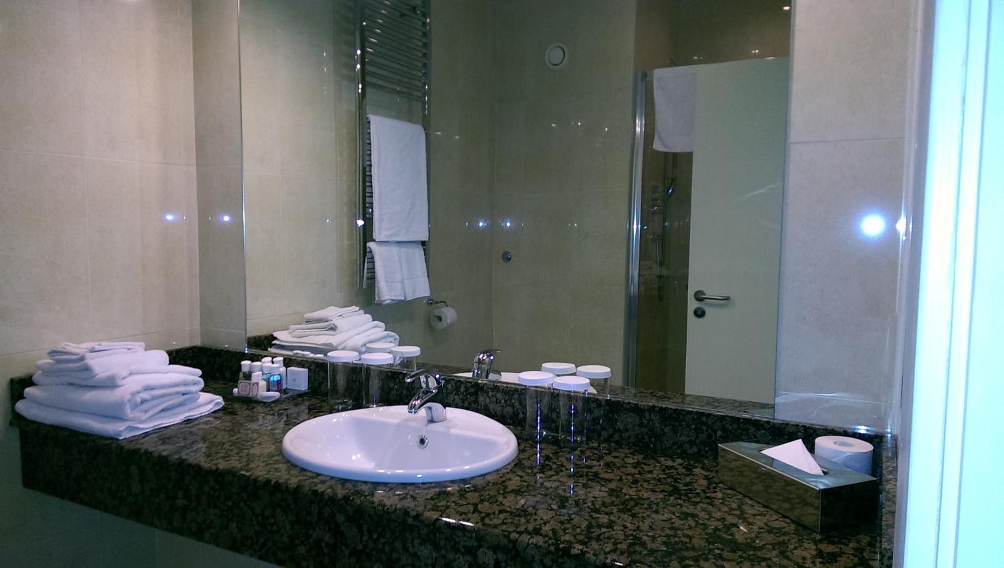 The Shirley Arms Hotel Carrickmacross Room photo