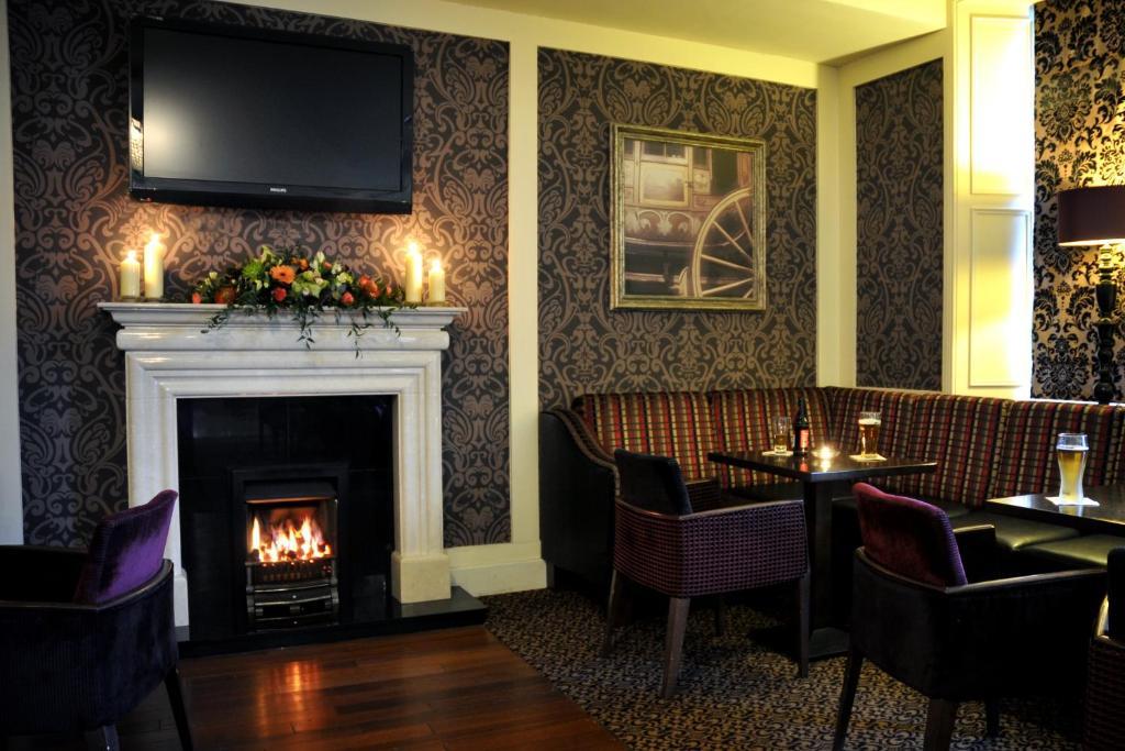 The Shirley Arms Hotel Carrickmacross Exterior photo
